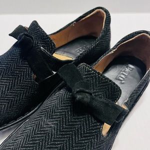 Born Black Tone Chevron slip on size 8